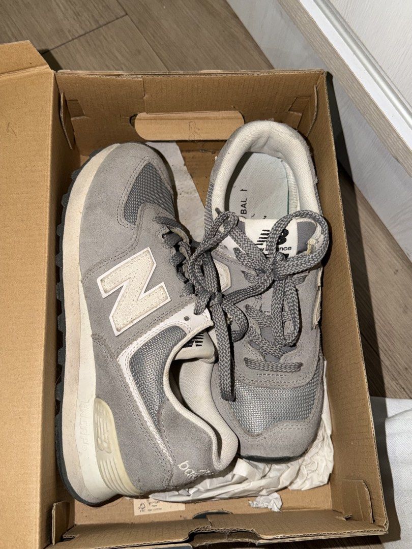 New Balance 574 (Gray) (Category: Casual Shoes) located in Taguig. Submitted by leonafern (Listing ID 1461235182, Image 2). Description: New Balace 574 Color: Gray Size: 6 Mens Condition: Well used but no damage, will clean the shoes before shipping .