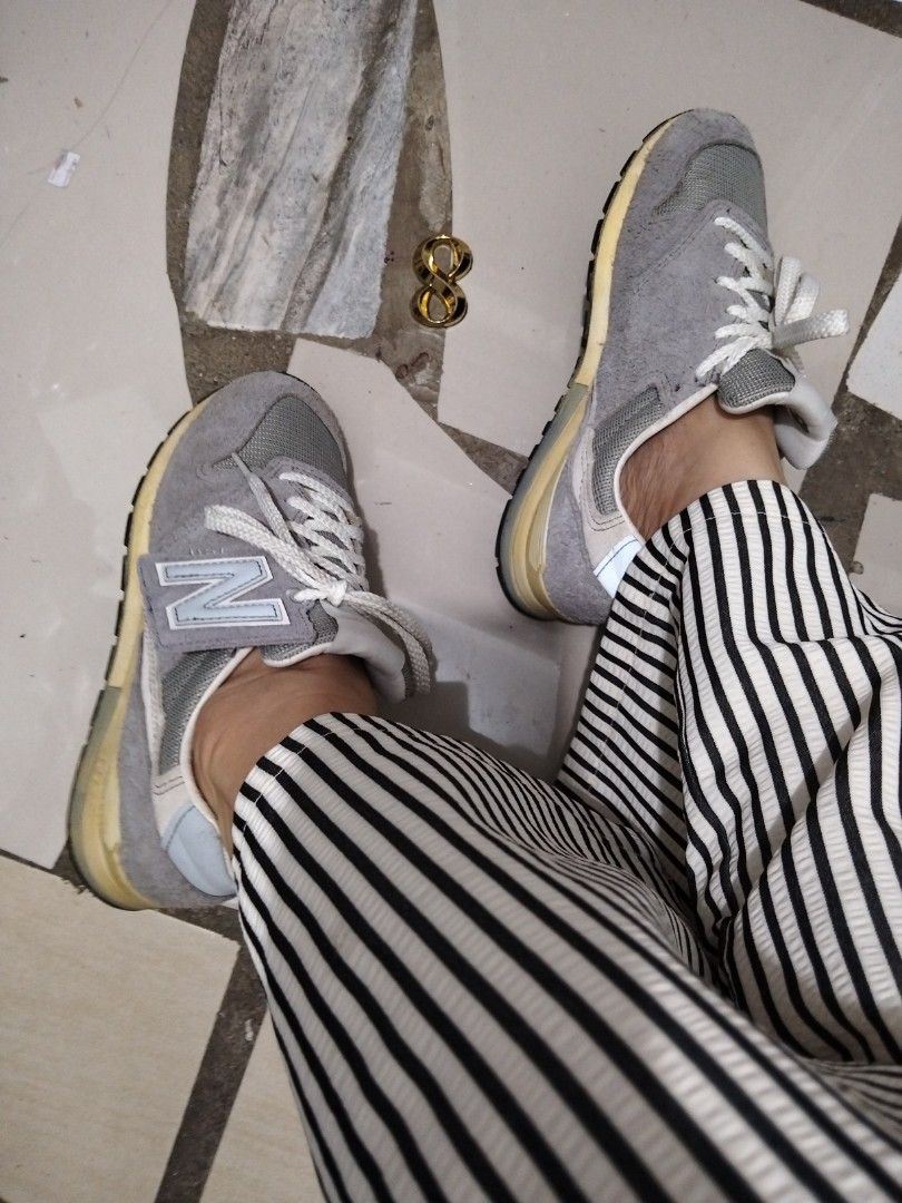New Balance 996 (Category: Sneakers) located in El Salvador. Submitted by francheskaukayukay (Listing ID 1461174184, Image 2). Description: .
