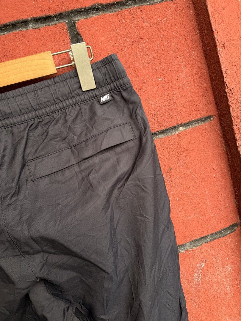 Nike (Category: Joggers) located in Baguio. Submitted by mardimercredi14 (Listing ID 1461282730, Image 3). Description: 🔥 Nike Dimensions: 32-36*38.5 Condition: excellent Color Rate: 10 (color may vary due to lighting) ❌ none.