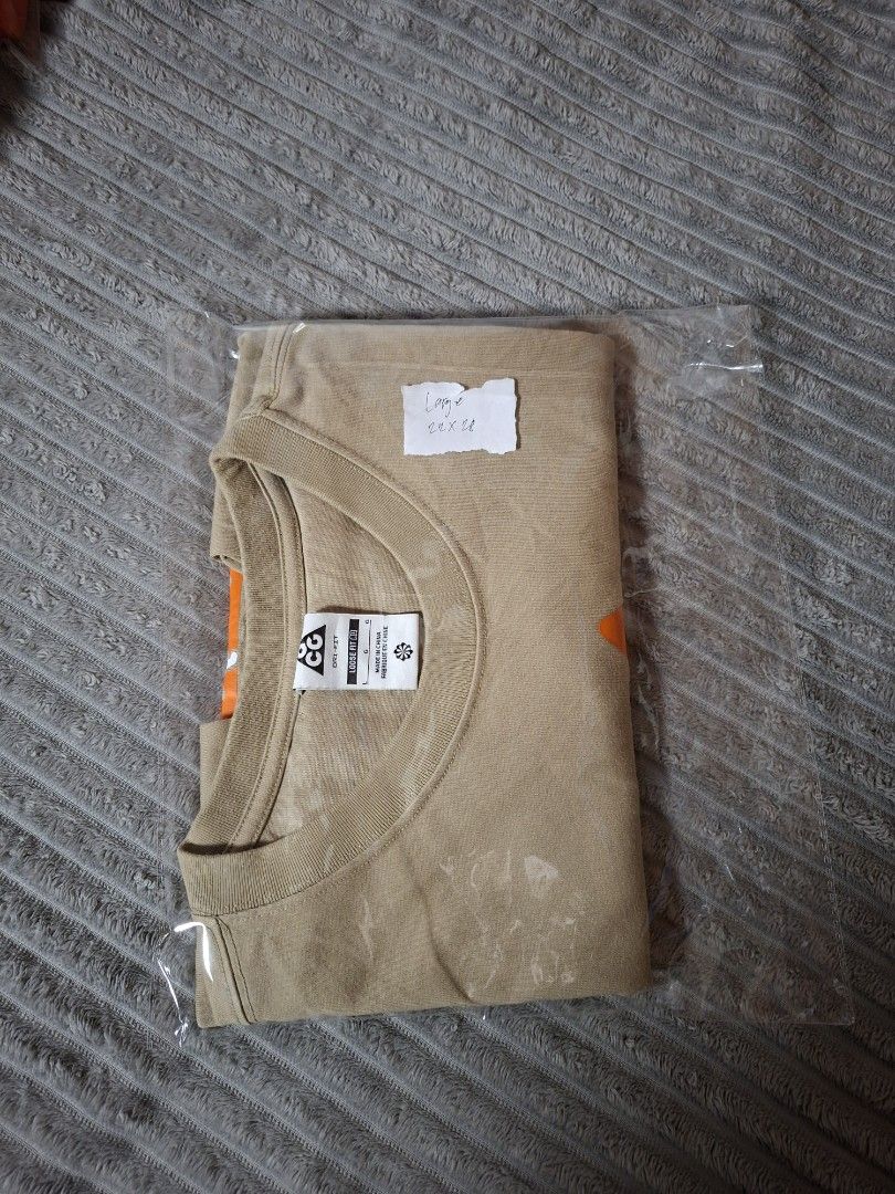 Nike ACG (Category: Tshirts & Polo Shirts ) located in Esperanza. Submitted by ledgerthrift (Listing ID 1461177380, Image 3). Description: like new Crispy Condition no issues.