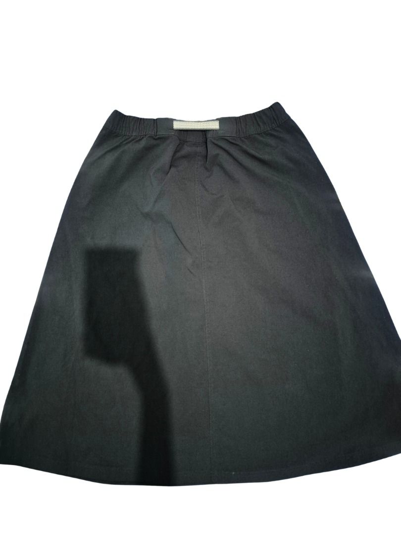 Nike ACG Black Trail Skirt (Category: Skirts) located in Manila. Submitted by segundamanoy (Listing ID 1461234192, Image 2). Description: - Black Nike ACG Trail Skirt - Size: Large (L) DIMES 📏: - Waist: 30-36" - Length: 30.5" - Hem: 37" - Made in Vietnam - Features: Elastic waistband with belt, ACG logo on front, graphic details on sides - Material: 96% Nylon, 4% Spandex - Ideal for: Outdoor activities, casual wear ‼️PRICE IS NEGOTIABLE.