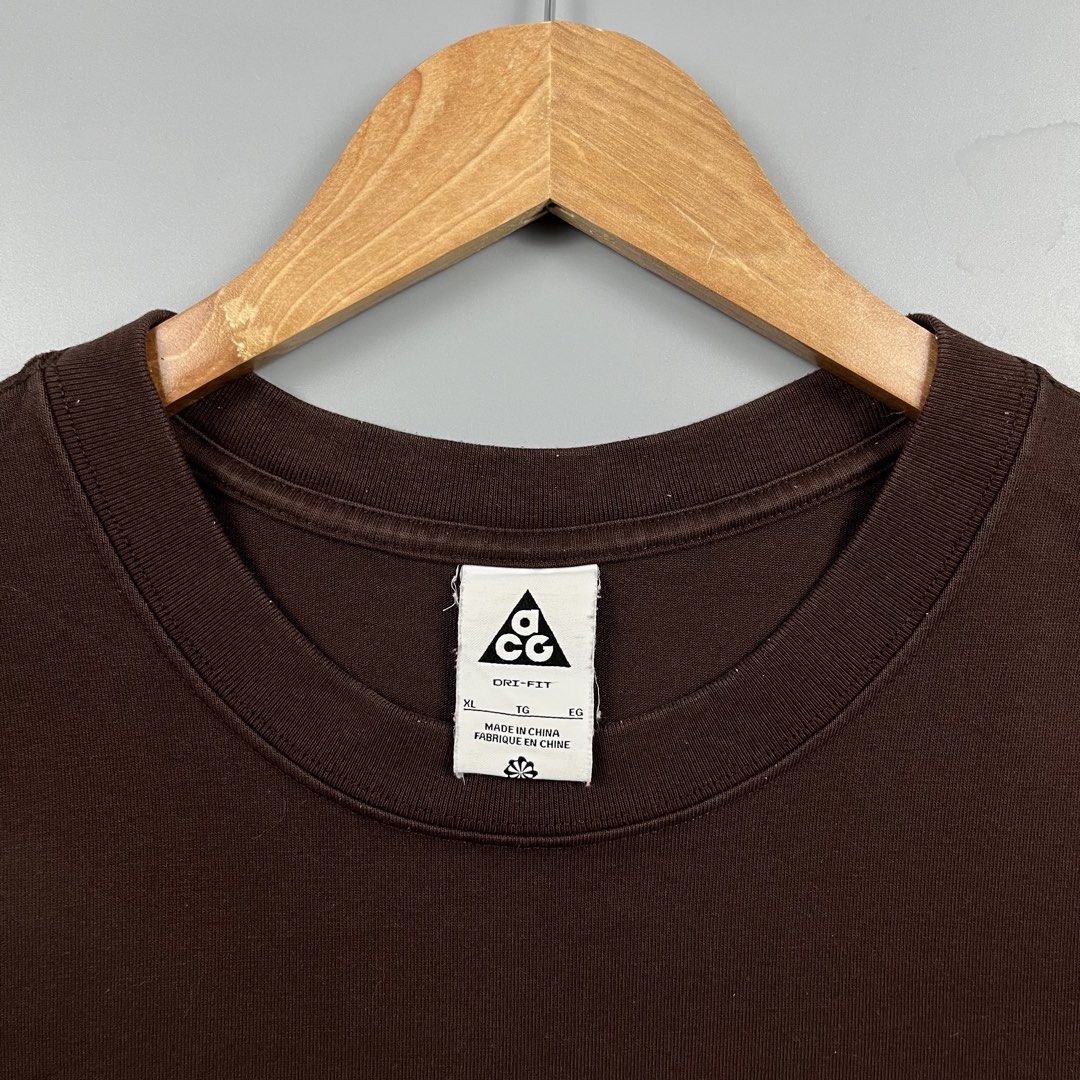 NIKE ACG LUNGS TEE (Category: Activewear) located in Los Banos. Submitted by 4030.archives. (Listing ID 1461304272, Image 3). Description: NIKE ACG LUNGS TEE 2500 Pesos XL Length : 29 inches Width : 23 inches Good as brandnew.