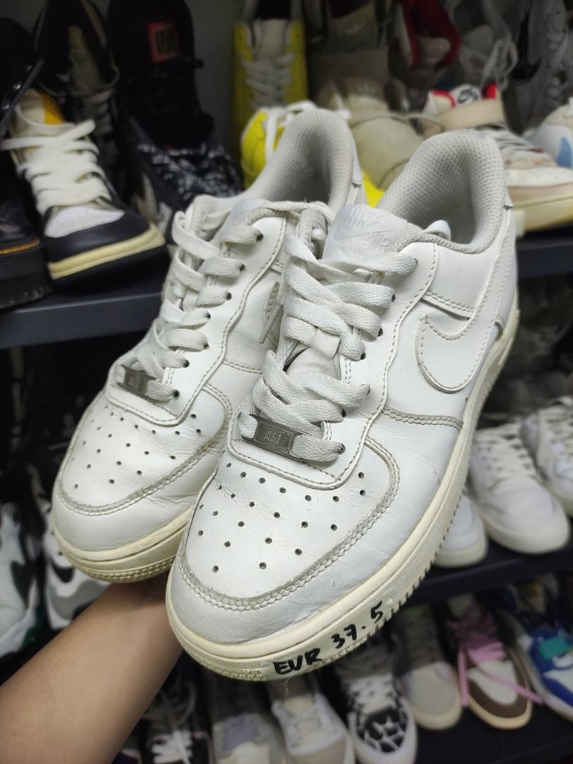 NIKE AIR FORCE 1 WHITE - EUR 37.5 (Category: Sneakers) located in Las Pinas. Submitted by w3e_ph_select_shop (Listing ID 1461296720, Image 1). Description: EUR 37.5 .