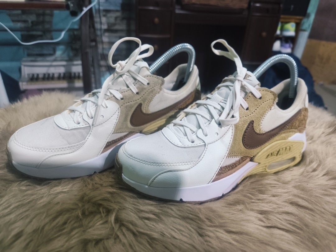 Nike Air Max Excee (Category: Sneakers) located in Manila. Submitted by fel0230 (Listing ID 1461262173, Image 2). Description: like new condition.