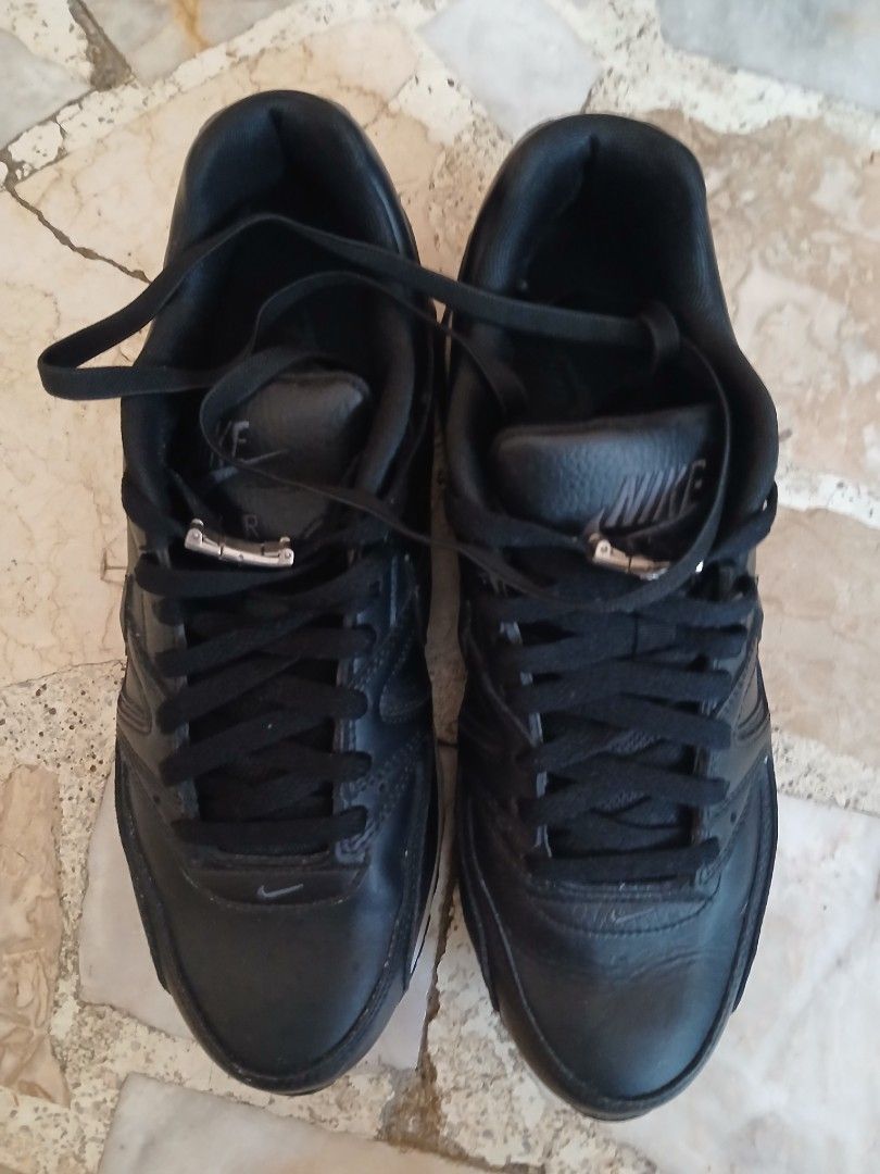 Nike airmax command (Category: Casual Shoes) located in Cainta. Submitted by chungusbunny (Listing ID 1461186322, Image 3). Description: nike airmax leaher command size 10.5.