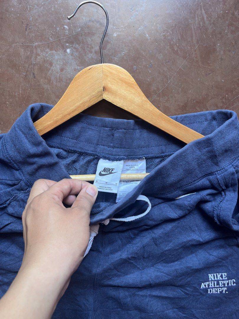 NIKE atheletic dept. cotton shorts (Category: Shorts) located in Ipil. Submitted by cris_1999_fire (Listing ID 1461225166, Image 3). Description: NIKE Waist:32-34 Length:19 No issue Excellent.