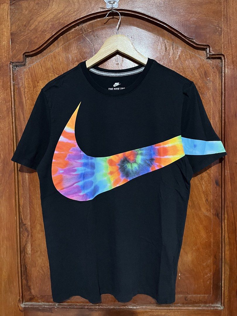 Nike big logo Tshirt (Category: Tshirts & Polo Shirts ) located in Tumauini. Submitted by jomerthrift (Listing ID 1461285044, Image 1). Description: Dimes: 20x27 Color rate: 9.5/10 No issue No crack prints.