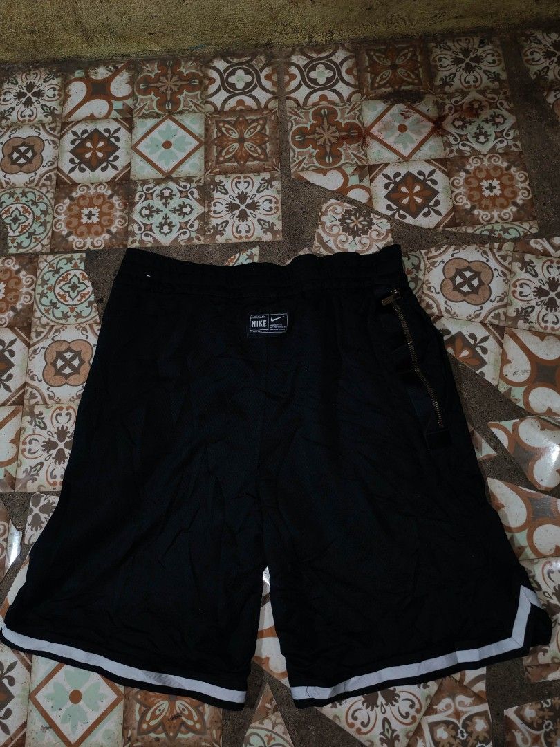 NIKE BIG SWOOSH (Category: Shorts) located in Roxas City. Submitted by roxasrelip5800 (Listing ID 1461223106, Image 2). Description: .