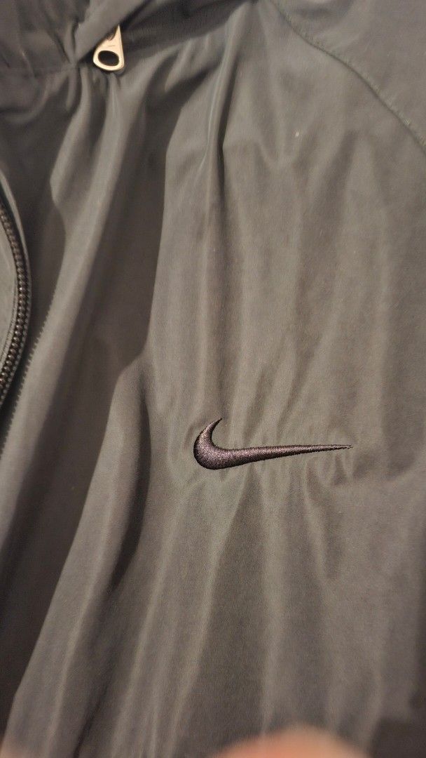 Nike Big Swoosh Track Jacket XXL (Category: Coats, Jackets and Outerwear) located in Pasay City. Submitted by spliffa24 (Listing ID 1461131258, Image 2). Description: BIG SWOOAH WIND BREAKER NIKE PARK RELEASE No ISSUE WASH ONLY 27W 26L PACKABLE HOOD - Nike Track Jacket - Size: XXL - Color: Black and Cream - Design: Iconic Big Swoosh - Features: Zip-up front with branded zipper pull - Origin: Made in Vietnam - Ideal for: Casual wear or sports.