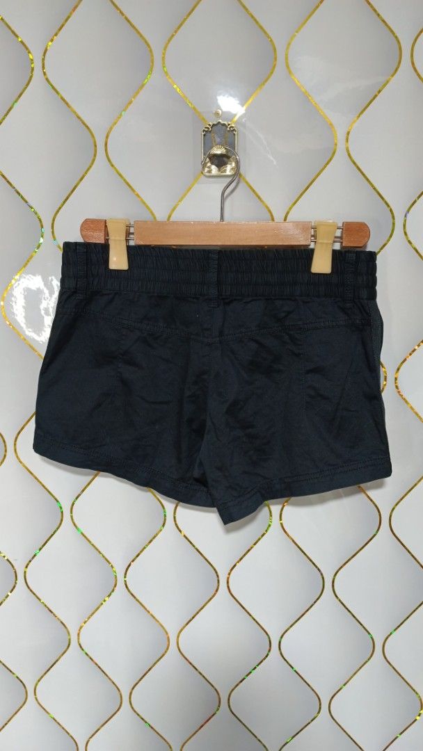 Nike Black Athletic Shorts with Zipper Pockets (Category: Shorts) located in Manila. Submitted by zariyah.1986 (Listing ID 1461239633, Image 2). Description: - Black Nike shorts - Elastic waistband with drawstring - Two zippered front pockets - Made from cotton and spandex blend - Comfortable and breathable material - Ideal for sports or casual wear -Size: Large on tag(32×11).