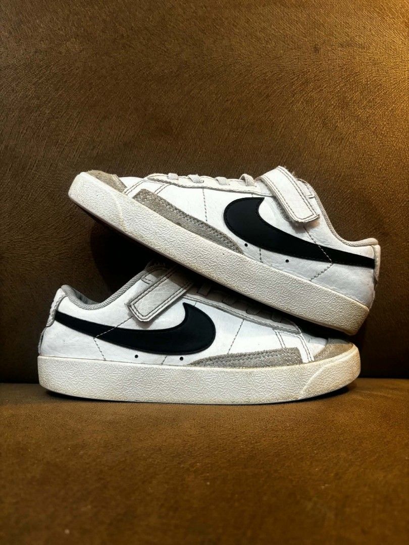Nike blazer low (Category: Babies & Kids Fashion) located in Mapandan. Submitted by jcsukay (Listing ID 1461134771, Image 2). Description: Nike Blazer Low (For Kids) For 6-7 years old US 1Y Eur 32 Cm 20 Good Condition Issue : sign of use / needs wash Disclaimer : color may vary due to the lighting.