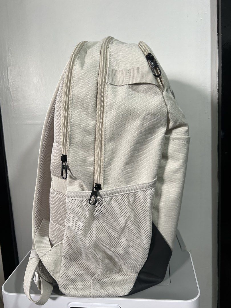 NIKE BRASILIA MEDIUM 24L (Category: Backpacks) located in Baguio. Submitted by kyrawang22 (Listing ID 1461119064, Image 2). Description: .