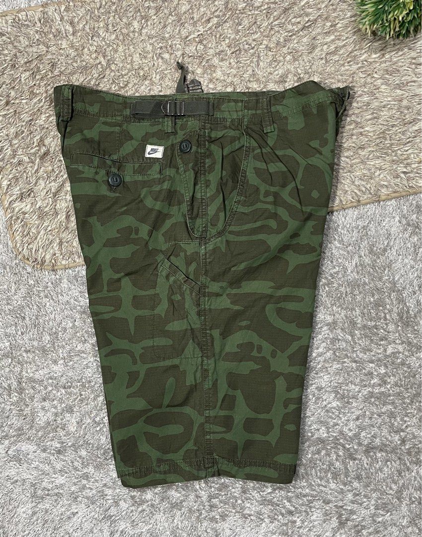 nike camu cargo shorts (Category: Shorts) located in Las Pinas. Submitted by moncaz2461827 (Listing ID 1461259448, Image 3). Description: N!k e camu green short Waist 36-37 Length 22 Excellent condition Color rate 9.7/10 Issue; may light stains peru hindi halata .