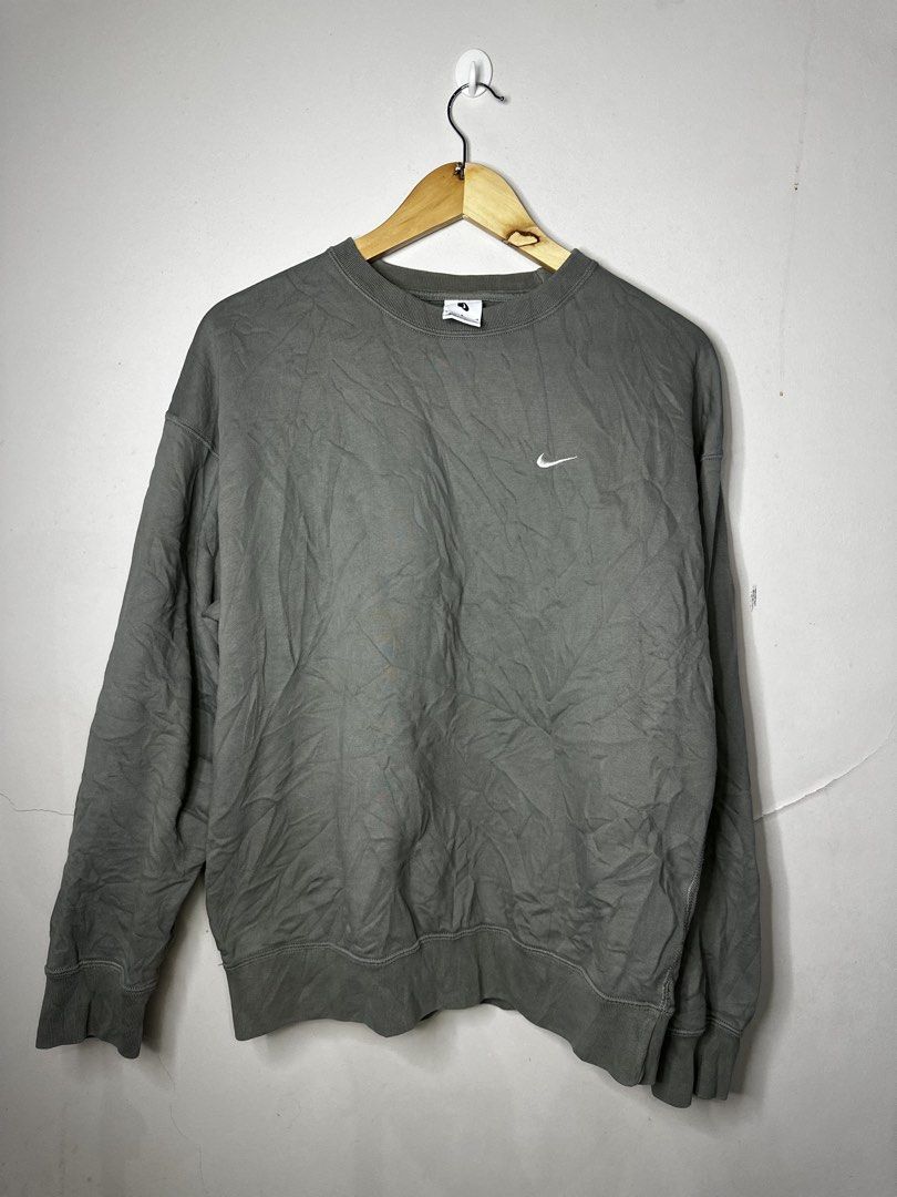 NIKE CREWNECK (Category: Coats, Jackets and Outerwear) located in Molave. Submitted by thriftmate13 (Listing ID 1461136855, Image 1). Description: .