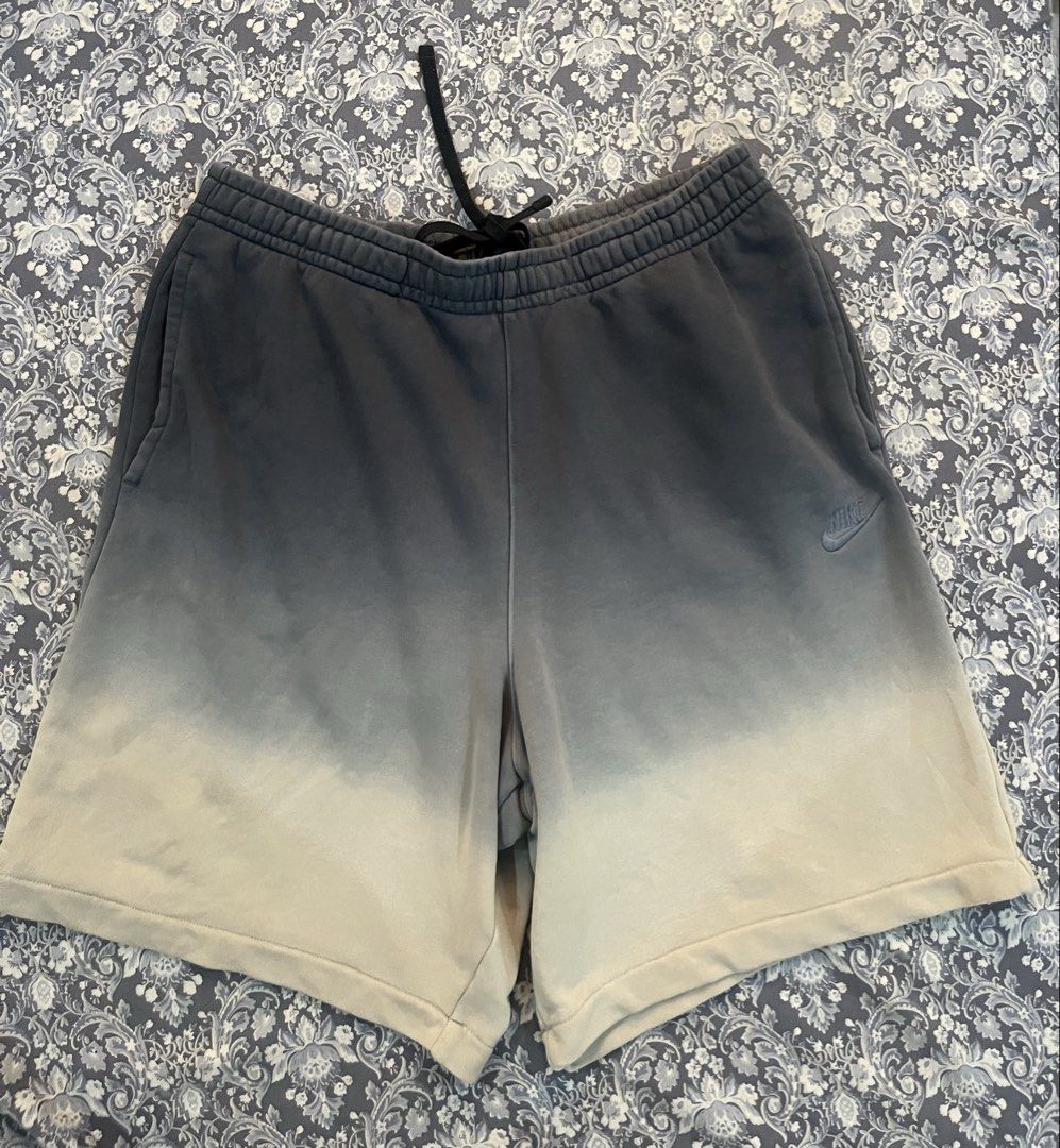 Nike Dip-Dye Sweat Shorts Size L (Category: Shorts) located in Batangas. Submitted by gavsandrix (Listing ID 1461145910, Image 1). Description: - Nike sweat shorts - Cool dip-dye effect (grey to off-white gradient) - Elastic waistband with drawstring - Comfortable cotton and polyester blend - Perfect for lounging or casual wear.
