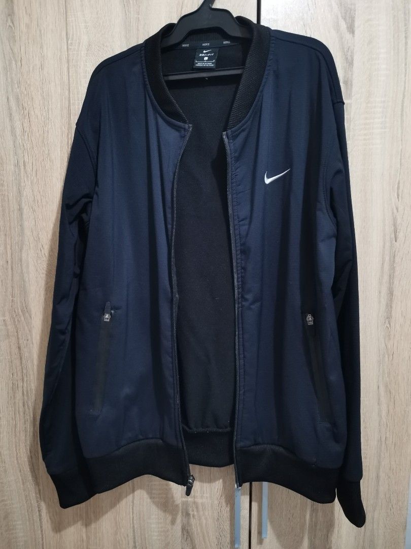 Nike Dri-FIT Bomber Jacket Navy Blue Size L (Category: Coats, Jackets and Outerwear) located in Batangas. Submitted by webzvill (Listing ID 1461275939, Image 2). Description: - Navy blue Nike Dri-FIT bomber jacket - Dimes: 21x26.5 - Needs wash - Issue: please check last photos - Two front zip pockets - Ribbed collar, cuffs, and hem - Ideal for workouts or casual wear - Made in Vietnam.