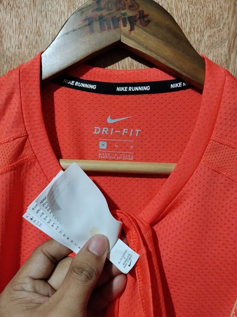NIKE DRI-FIT TANK TOP (Category: Activewear) located in Kalibo. Submitted by ionsthrift (Listing ID 1461303643, Image 3). Description: 📌Ugaliing mag basa palagi, pra iwas tanong o aberya. 📌Wag na mag offer kng hndi nman kayang panindigan or bibilhin. Dahil once na nag offer ka dpat sure ka. 📌Please, manage your expectation nlng, halos lahat po ng items ay galing ukay, denedeclare ko nman pag my issue, pro pasensya na pag meron akong di napansi