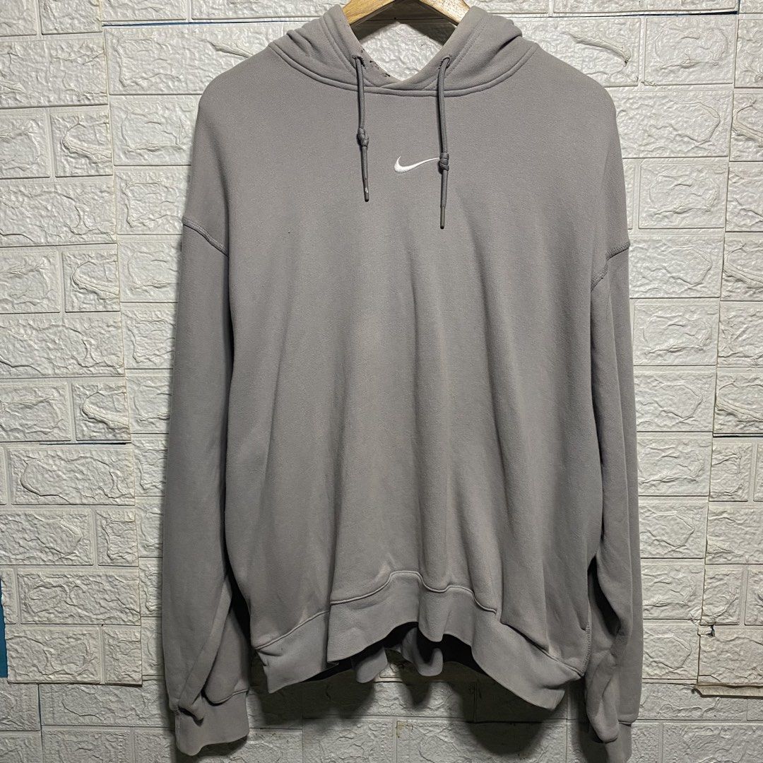 Nike Grey Hoodie (Category: Hoodies) located in Naga. Submitted by thesource4400 (Listing ID 1461291042, Image 1). Description: - Grey Nike Hoodie - Size: 26x27 - Small embroidered Swoosh logo on chest - Drawstring hood.