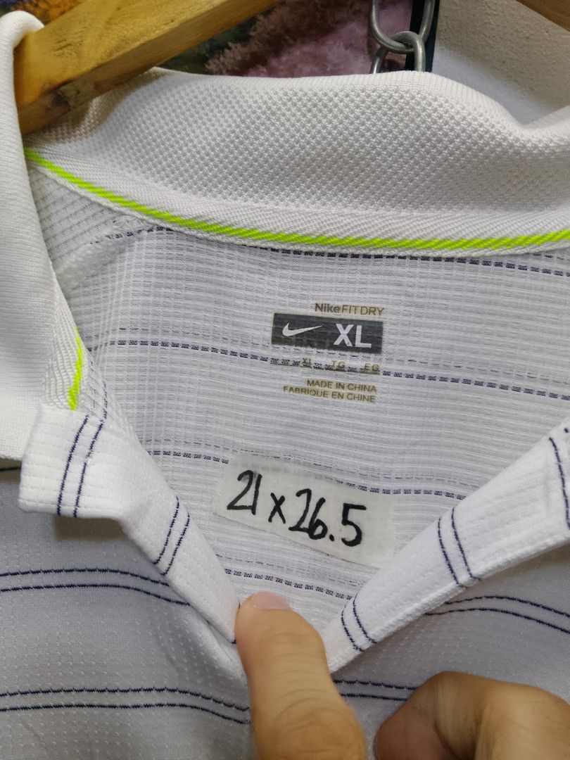 nike polo shirt (Category: Tshirts & Polo Shirts ) located in Valenzuela. Submitted by joshwrldselection (Listing ID 1461246644, Image 3). Description: medium - large very good condition need wash / collar line thrift..