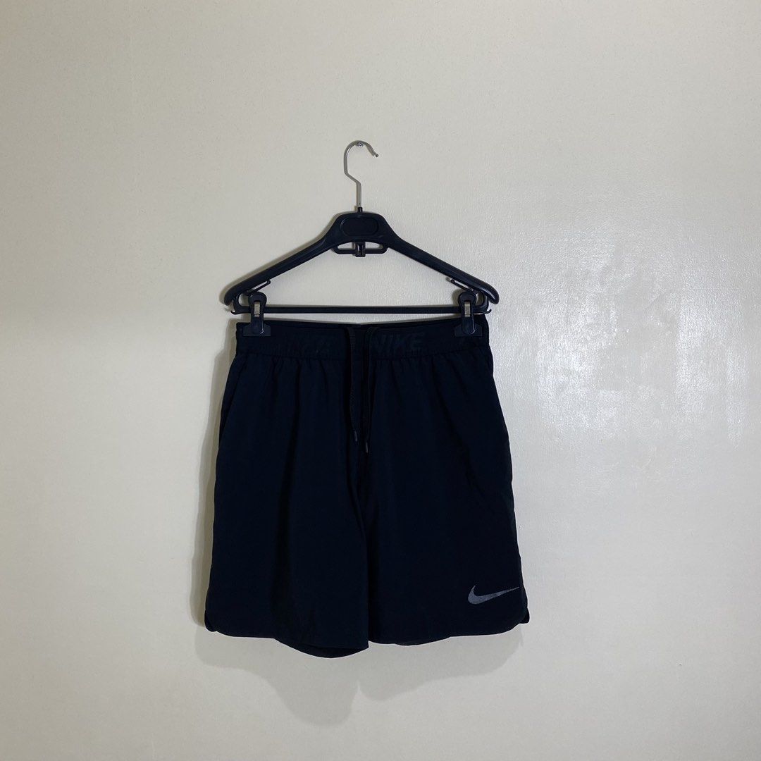 Nike Running Shorts Black Men's Size M (Category: Shorts) located in Manila. Submitted by carbertjakosalem (Listing ID 1461310910, Image 1). Description: - Black Nike running shorts - Size: Medium (M) - Material: Polyester blend - Origin: Made in Vietnam - Features: Elastic waistband with drawstring - Design: Nike swoosh logo on leg - Ideal for: Workouts, running, or casual wear.