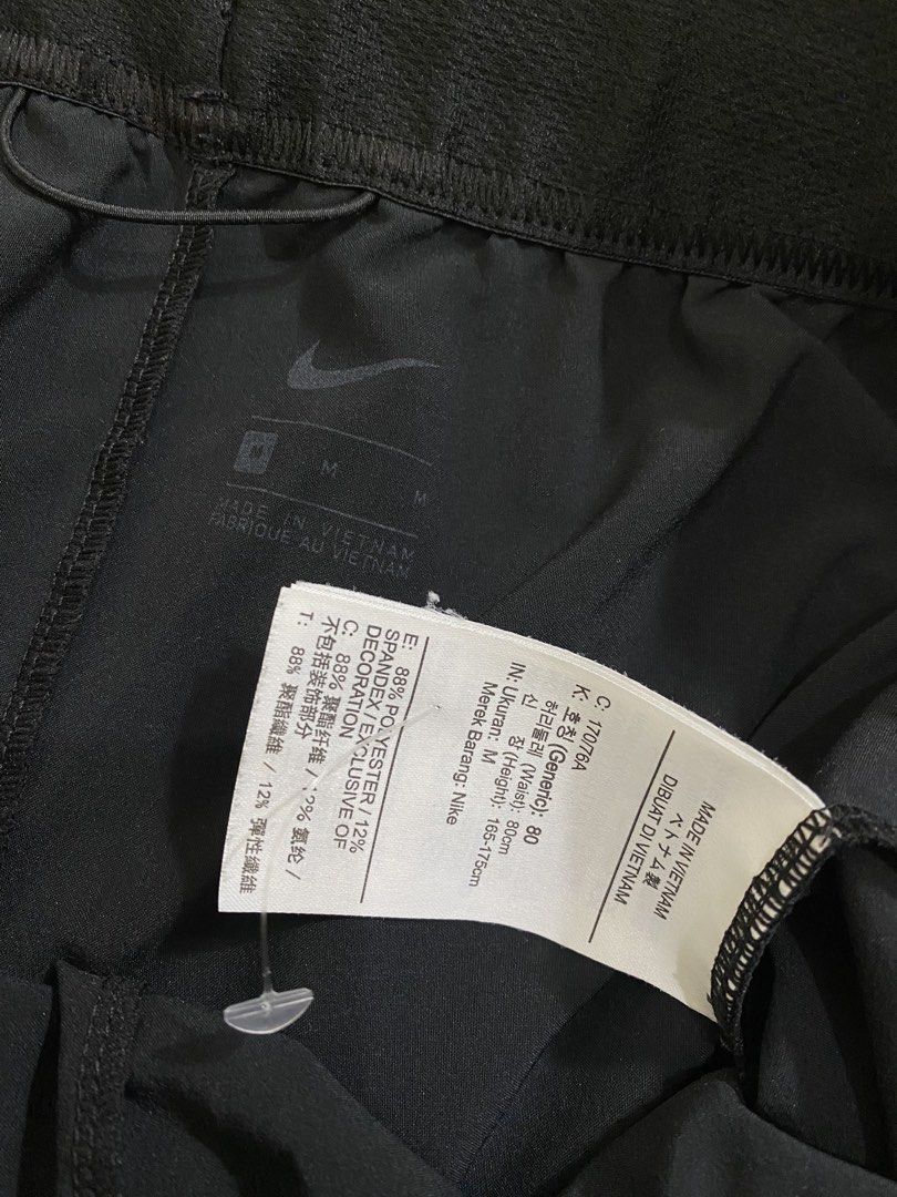 Nike Running Shorts Black Men's Size M (Category: Shorts) located in Manila. Submitted by carbertjakosalem (Listing ID 1461310910, Image 3). Description: - Black Nike running shorts - Size: Medium (M) - Material: Polyester blend - Origin: Made in Vietnam - Features: Elastic waistband with drawstring - Design: Nike swoosh logo on leg - Ideal for: Workouts, running, or casual wear.
