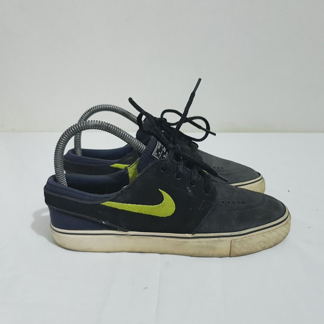 Nike SB Stefan Janoski (Category: Sneakers) located in Cebu City. Submitted by dwightmendozasr (Listing ID 1461129252, Image 2). Description: Nike SB Stefan Janoski size 7 women , 23.0cm -issue: needs full restore and reglue (soles has NOT hardened so magagamit pa if reglued) Php 300.00 + shipping fee Code: SHOES0105.