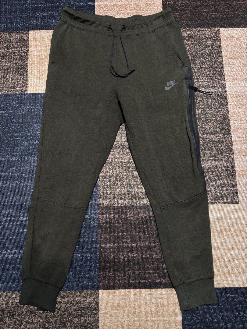 Nike Tech Fleece Joggers Olive Green Size L (Category: Joggers) located in Baguio. Submitted by zzlanuza34050 (Listing ID 1461125313, Image 1). Description: - Nike Tech Fleece Joggers - Color: Olive Green - Size: Large (L) - Signature Tech Fleece material for warmth and comfort - Convenient zippered side pocket - Adjustable drawstring waist for a personalized fit - Ideal for everyday casual wear or athletic activities 30*37.