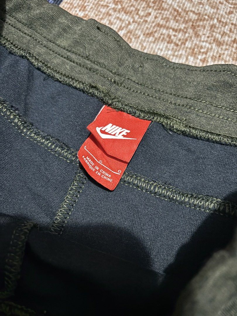 Nike Tech Fleece Joggers Olive Green Size L (Category: Joggers) located in Baguio. Submitted by zzlanuza34050 (Listing ID 1461125313, Image 3). Description: - Nike Tech Fleece Joggers - Color: Olive Green - Size: Large (L) - Signature Tech Fleece material for warmth and comfort - Convenient zippered side pocket - Adjustable drawstring waist for a personalized fit - Ideal for everyday casual wear or athletic activities 30*37.