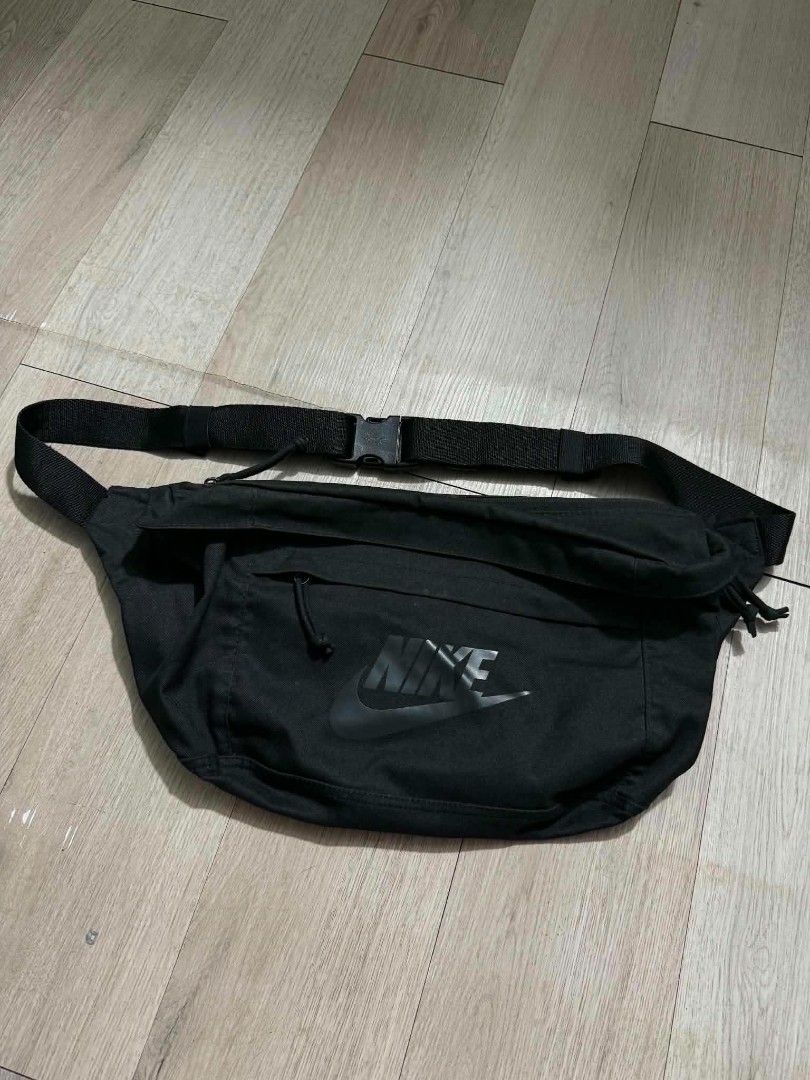Nike Tech Hip Pack (Category: Sling Bags) located in Caloocan City. Submitted by collectorschoice_ (Listing ID 1461236033, Image 2). Description: Product Description: 📌Color rate: 9.5/10 📌Condition: 9.5/10 📌Issue: ❌ 📌Last price: 1050 Free shipping thru Jnt 📍All items are personal, washed and ready to wear.