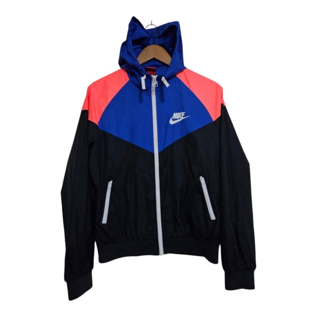 Nike tritone windrunner (Category: Coats, Jackets and Outerwear) located in Baguio. Submitted by fadexquisite (Listing ID 1461247050, Image 1). Description: Nike tritone windrunner Xlarge wmns 24x21 Excellent condition 1100 plus ship fee.