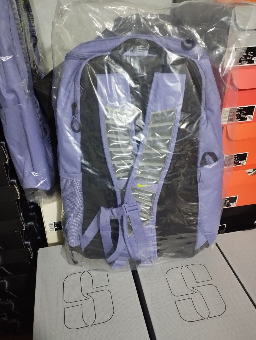 Nike Varsity Ellite Backpack 32L (Category: Backpacks) located in Goa. Submitted by rhodz89 (Listing ID 1461262423, Image 2). Description: NIKE Varsity Ellite Back Pack 32L.