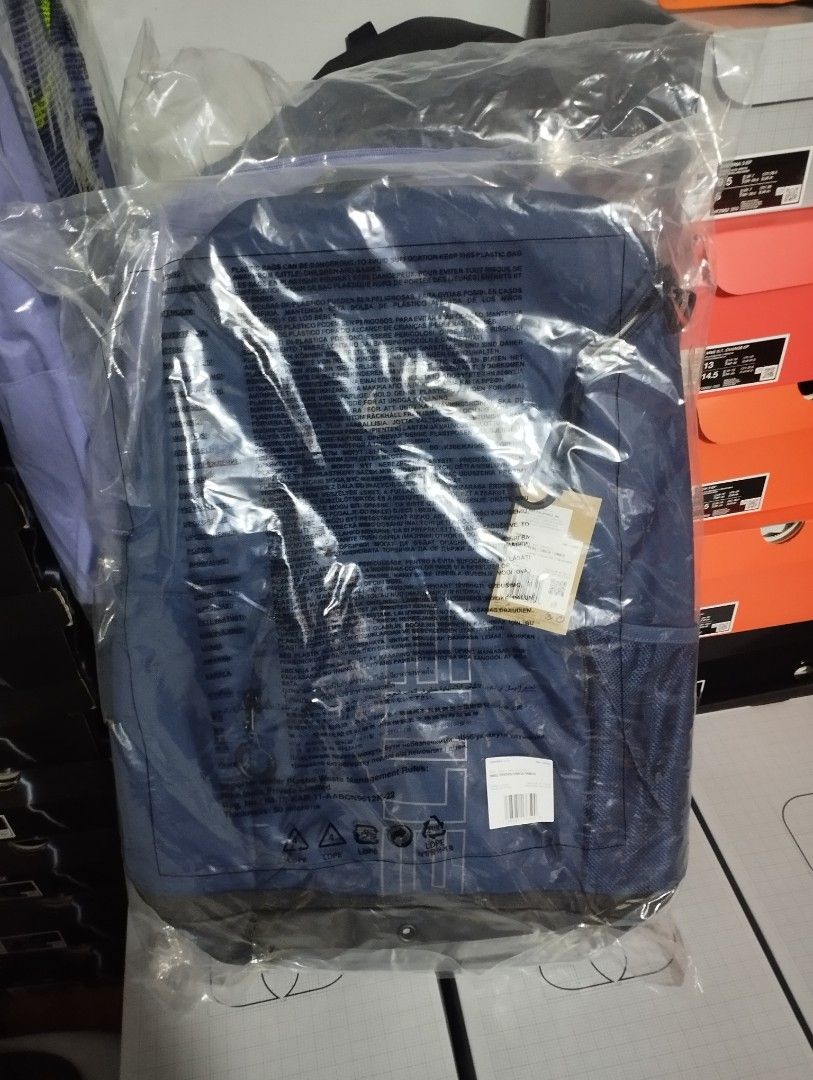 Nike Varsity Ellite Backpack 32L (Category: Backpacks) located in Goa. Submitted by rhodz89 (Listing ID 1461262423, Image 3). Description: NIKE Varsity Ellite Back Pack 32L.
