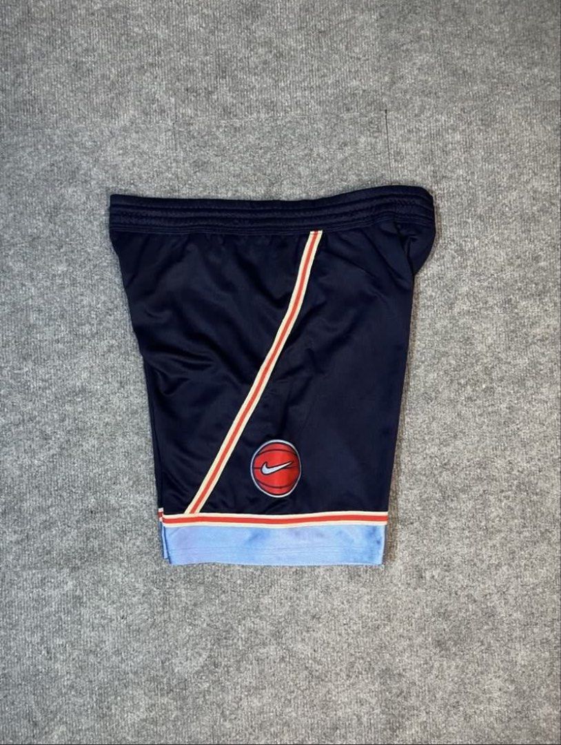 Nike Vintage Short (Category: Shorts) located in Iba. Submitted by gotmethrift (Listing ID 1461238441, Image 1). Description: VINTAGE NIKE BASKETBALL WAISTLINE:30-32 LENGTH: 20 LEGHOLE: 12 EXCELLENT CONDITION .