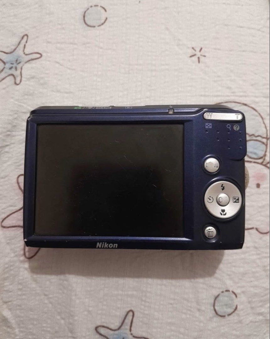 NIKON L18 | FOR PARTS/ unit only (Category: Cameras) located in Bacolod City. Submitted by jellyyypopp (Listing ID 1461153595, Image 1). Description: Working but not sure if it takes pictures. The LCD can still be replaced. Battery door is a bit rusted and doesn’t close well.