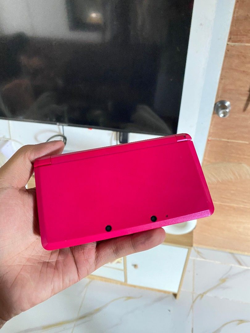 Nintendo 3DS Regular (Category: Nintendo) located in Cabanatuan. Submitted by michael26218691 (Listing ID 1461195531, Image 2). Description: 4,200 PHP slightly nego Nintendo 3DS regular PINK ( rare ) Still in Original Firm ( pwede ko ijailbreak depende sa buyer ) inclusions: - 3ds - charger tested working in good condition - touch pad - analog stick - All button including L/R - Wifi - 3D slider - Camera ready to use issue: water mark sa upper ( n