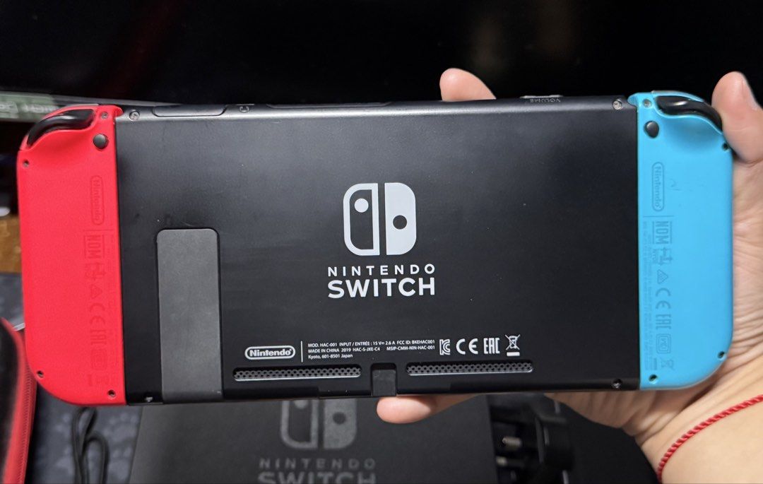 Nintendo Switch V1 (Category: Other Gadgets) located in Taguig. Submitted by skibbiditoilet (Listing ID 1461217699, Image 3). Description: WTS Nintendo Switch V1 - no jailbreak, no games, no SD Card inclusions: - Nintendo Switch V1 Console - Nintendo Switch Dock - Joycon Grip - Joycon Wrist Strap L & R - HDMI Cable - Charger - Case issues: have scratches on the screen (see pictures) rfs: decluttering 📍taguig.