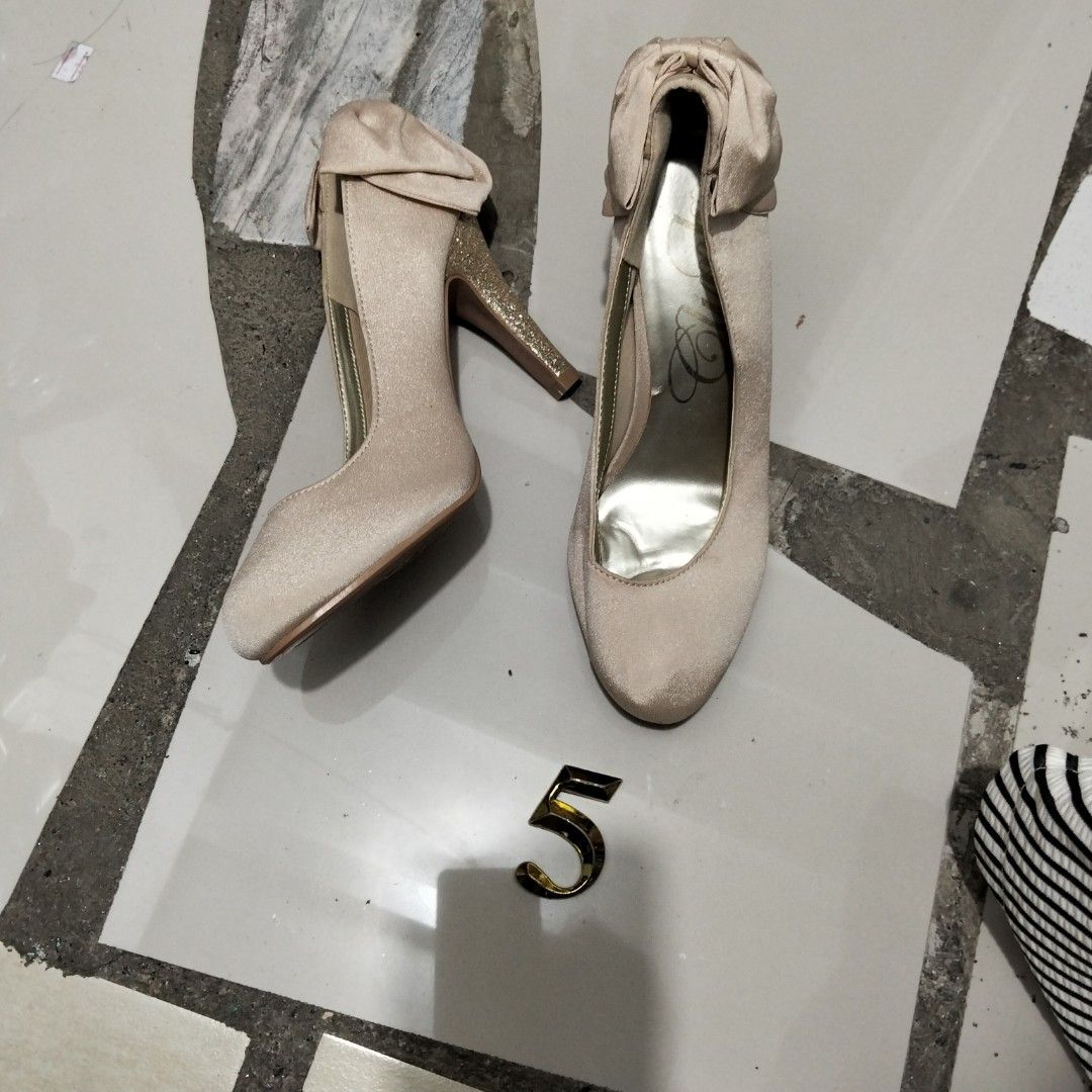 Nude heels (Category: Heels) located in El Salvador. Submitted by francheskaukayukay (Listing ID 1461209969, Image 2). Description: .