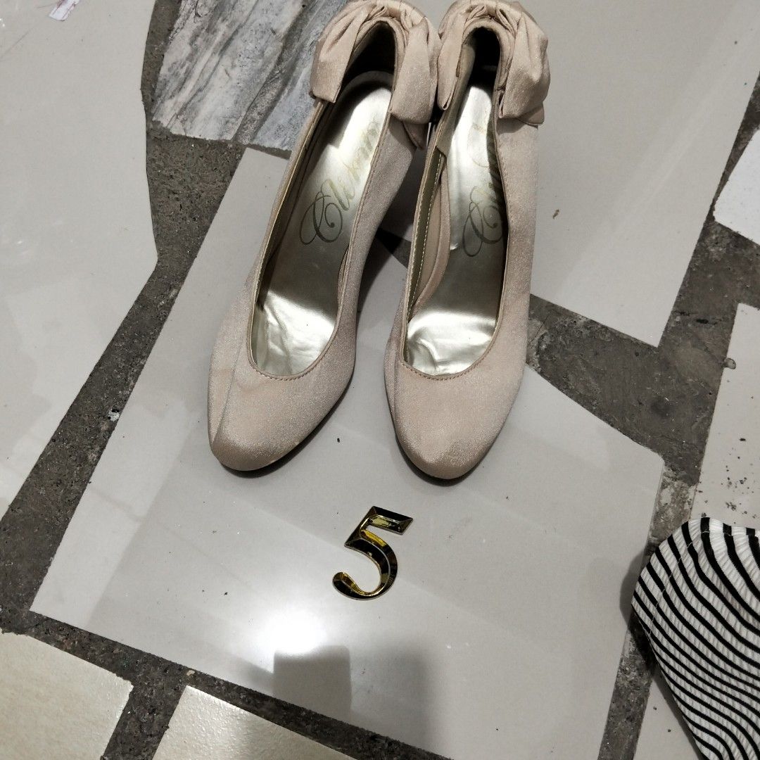Nude heels (Category: Heels) located in El Salvador. Submitted by francheskaukayukay (Listing ID 1461209969, Image 1). Description: .