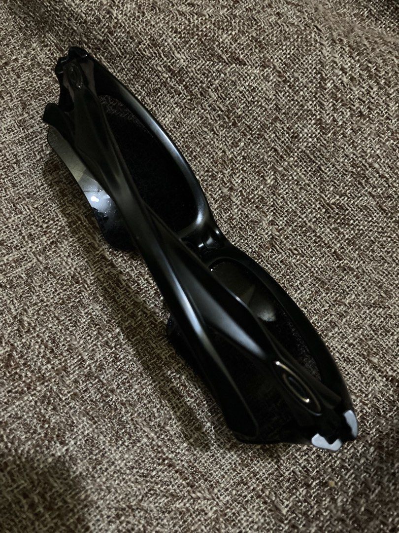 Oakley Flak Beta Sunglass (Category: Sunglasses & Eyewear) located in Makati City. Submitted by thrift_no_limit (Listing ID 1461181668, Image 3). Description: For sale Oakley Flak Beta in good condition. Makinis pa ung frame ung lens with bubbles and scrtaches Last price posted na po di na kaya pa ibaba Meet up loc san andres manila or lalamove/jnt sa malayo .