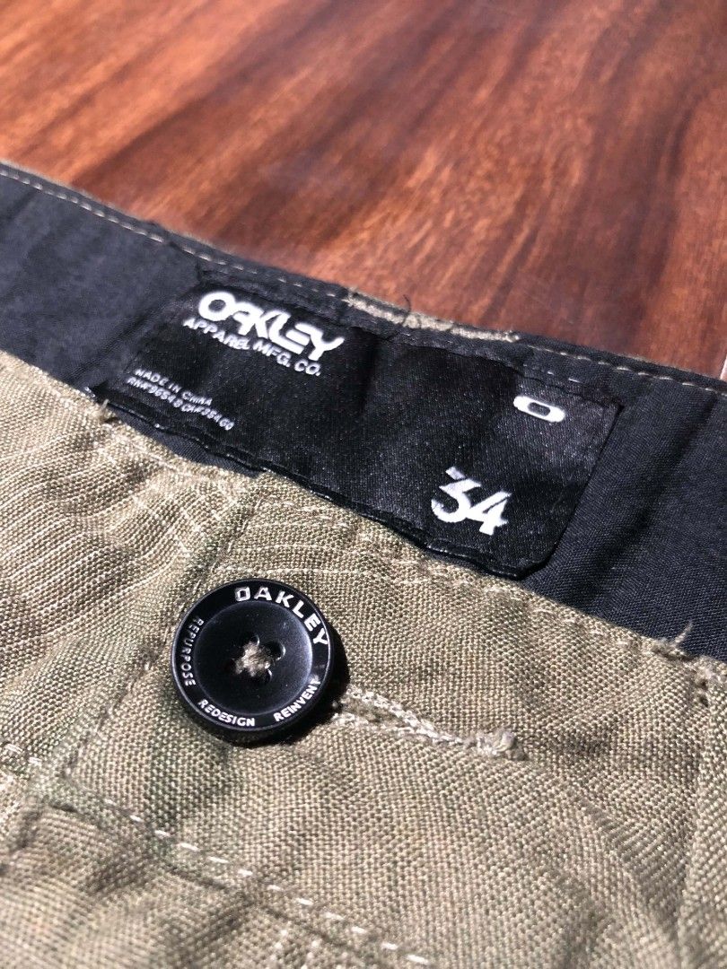 Oakley (Category: Shorts) located in Bacolod City. Submitted by nice_thriftt (Listing ID 1461264928, Image 3). Description: .