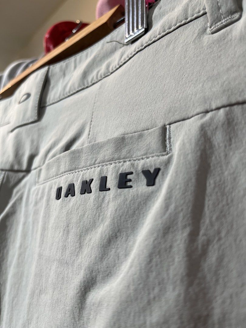 Oakley (Category: Shorts) located in Lucban. Submitted by rep.rznt (Listing ID 1461270286, Image 3). Description: Size on tag: 31 us 33 jpn Dimes: 32-33 width, 20 width, 10 hem.