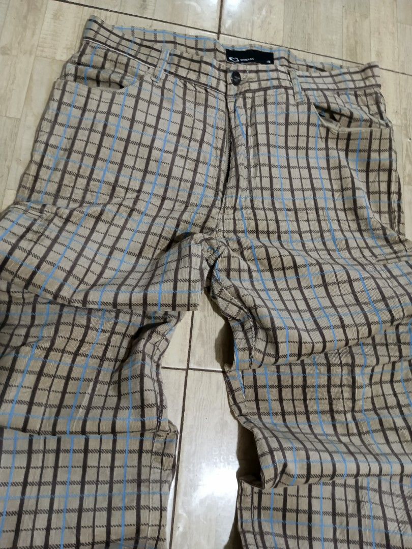 Oakley corduroy Plaid Pants (Category: Trousers) located in General Santos City (Dadiangas). Submitted by silvervintage77 (Listing ID 1461244024, Image 2). Description: Oakley corduroy Plaid Pants Excellent 9.8/10 color rate Size 36 Length 45 Leg opening 9.5.