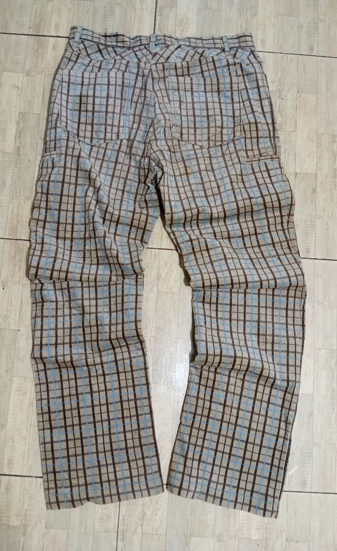 Oakley corduroy Plaid Pants (Category: Trousers) located in General Santos City (Dadiangas). Submitted by silvervintage77 (Listing ID 1461244024, Image 3). Description: Oakley corduroy Plaid Pants Excellent 9.8/10 color rate Size 36 Length 45 Leg opening 9.5.
