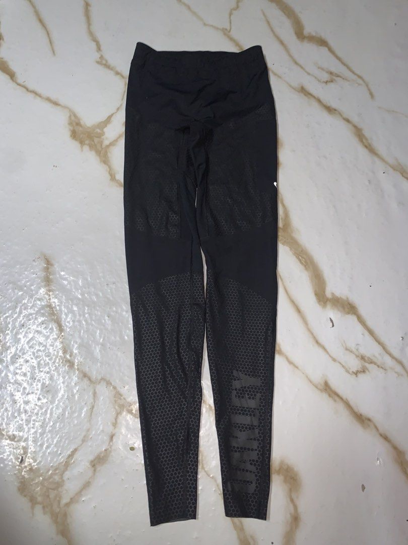 Oakley Factory Pilot Black Hex Pattern Leggings (Category: Coats, Jackets and Outerwear) located in Iloilo. Submitted by johnpullan30303 (Listing ID 1461267166, Image 3). Description: - Black Oakley leggings - Cool hex pattern - Perfect for workouts or casual wear - Features Oakley logo on the side - 'Oakley' text down the leg - Comfortable elastic waistband.