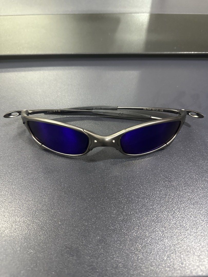 Oakley Juliet 1.0 X-Metal (Category: Sunglasses & Eyewear) located in Bacolod City. Submitted by 2k.archives (Listing ID 1461244656, Image 1). Description: Likenew No Scratches Polarized Lens Metal Frame Heavy Weight Made in USA.
