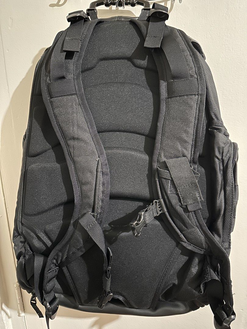 Oakley Kitchen Sink Backpack Black (Category: Backpacks) located in Malabon City. Submitted by mjstuffcollections (Listing ID 1461232965, Image 2). Description: - Oakley backpack in black - Durable material for long-lasting use - Multiple compartments and pockets for organized storage - Padded straps for comfortable carrying - Spacious design, ideal for travel or everyday needs Item is in very good condition. Rarely used. .
