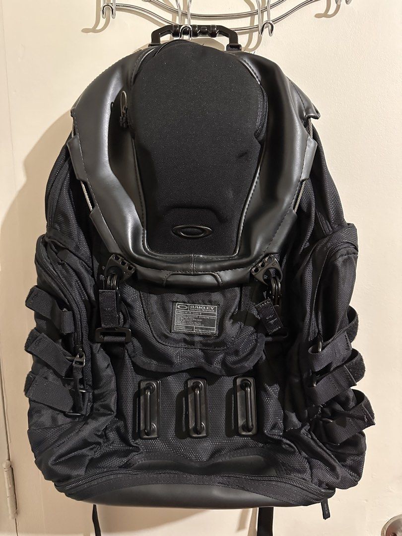 Oakley Kitchen Sink Backpack Black (Category: Backpacks) located in Malabon City. Submitted by mjstuffcollections (Listing ID 1461232965, Image 1). Description: - Oakley backpack in black - Durable material for long-lasting use - Multiple compartments and pockets for organized storage - Padded straps for comfortable carrying - Spacious design, ideal for travel or everyday needs Item is in very good condition. Rarely used. .