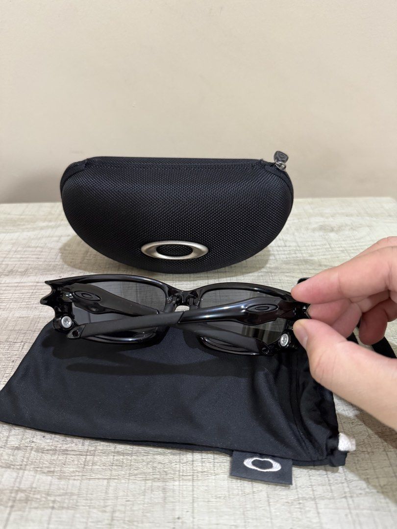 Oakley Split Jacket (Category: Sunglasses & Eyewear) located in Johor Bahru. Submitted by dean_10 (Listing ID 1461220557, Image 3). Description: Oakley Split Jacket Condition 8.5 /10 PM FOR MORE PICS LAST PRICE RM 310 Shipped / SS +RM5 COD JB.
