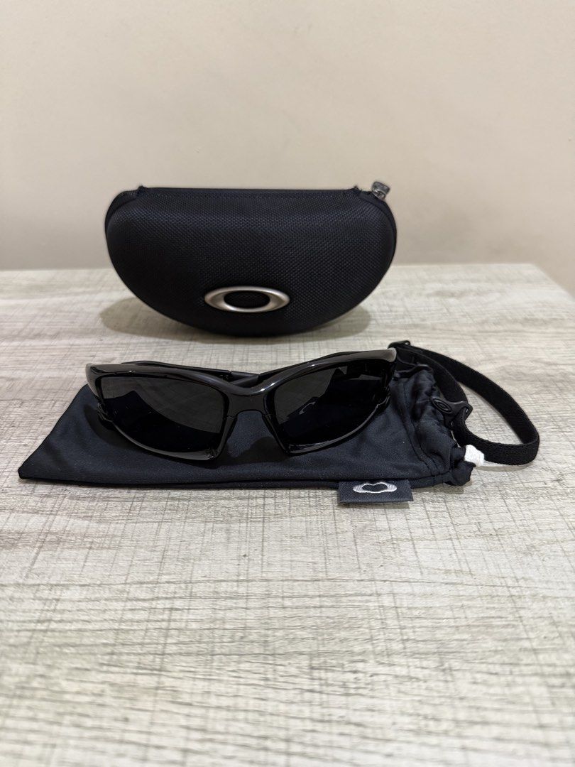Oakley Split Jacket (Category: Sunglasses & Eyewear) located in Johor Bahru. Submitted by dean_10 (Listing ID 1461220557, Image 1). Description: Oakley Split Jacket Condition 8.5 /10 PM FOR MORE PICS LAST PRICE RM 310 Shipped / SS +RM5 COD JB.