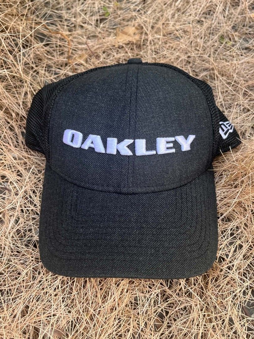 Oakley x New era (Category: Caps & Hats) located in Roxas City. Submitted by gothriftaholic (Listing ID 1461299013, Image 1). Description: Dm me 🙌🏻 Loc: Roxas Capiz ( Visayas ) Crispy Condition no issue Color Rate 10/10 j&T Courier.